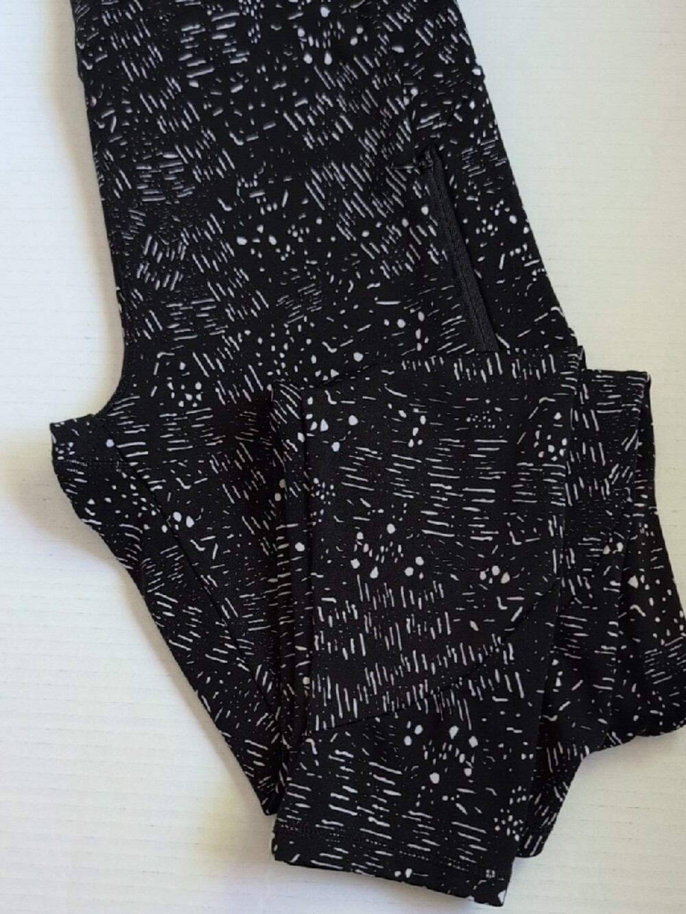 Kay Unger Women’s Black Printed Athletic/Active Yoga Leggings Size Large